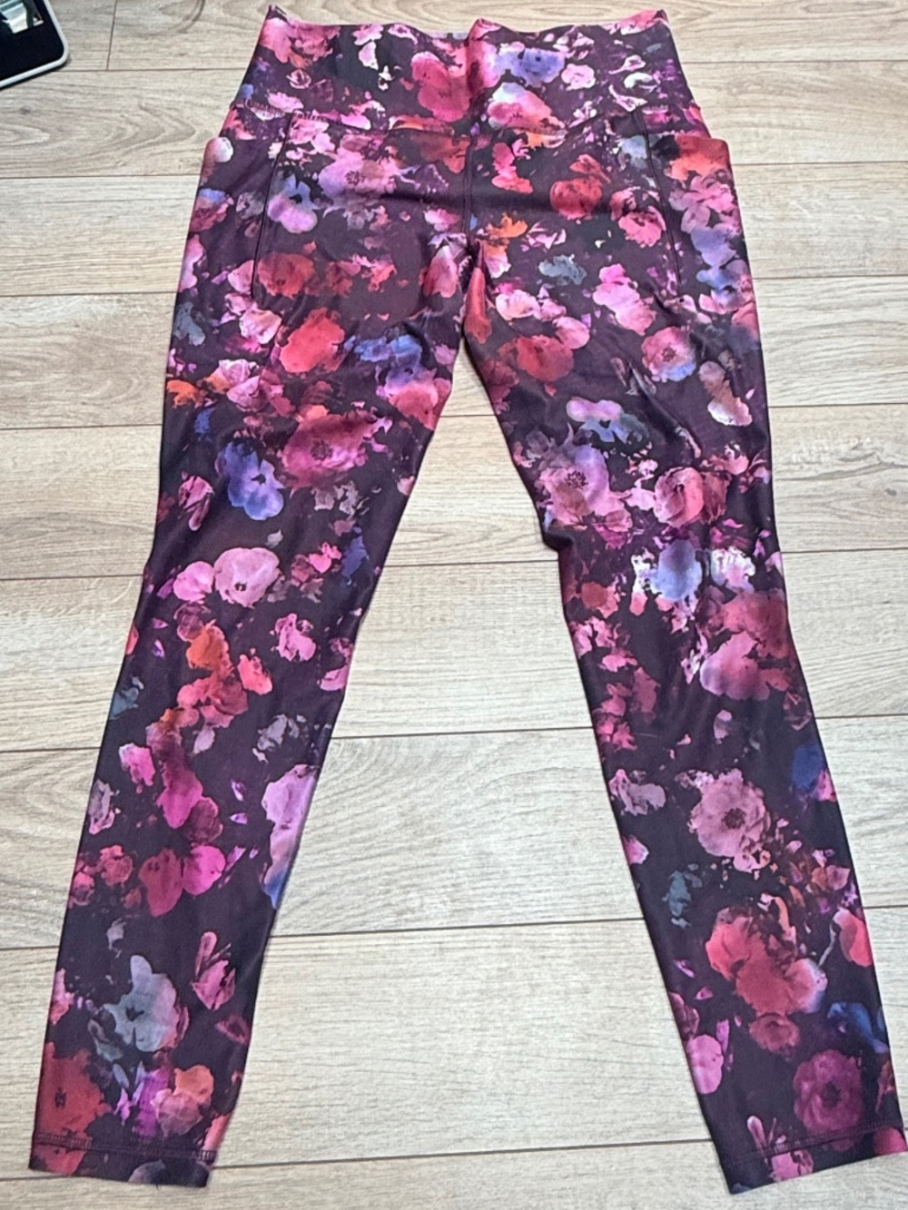 Athleta Salutation Stash Pocket II legging in Dappled Bloom size L